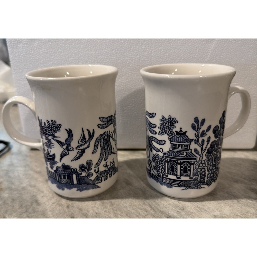 Vtg Churchill Blue Willow Tall Mugs Coffee Tea Cups Made in England Set Of 2‎